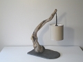 15 - Lampe suspendue en bois flotté - Hauteur 45cm avec abat-jour Dia.13cm Haut.13cm - Socle en ardoise