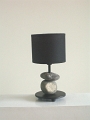 5 - Petite lampe à poser en galets naturels
