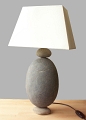 20 - Lampe à poser en galets naturels