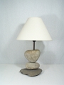 25 - Lampe à poser en galets naturels