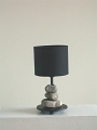 4 - Mini lampe de chevet 3 galets avec socle et tige métal noir et abat-jour diamètre 12cm