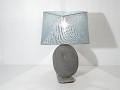 6 - Lampe galet ovale et abat-jour rectangulaire avec motifs, modèle unique