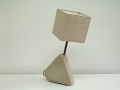 7 - Lampe de chevet 1 galet naturel incliné avec abat-jour carré 15x15x15cm