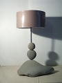 42 - Lampe à poser en galets naturels