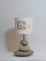 9 - Lampe de chevet avec abat-jour avec patch modèle unique