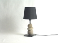 44 -* Lampe à poser en galets naturels